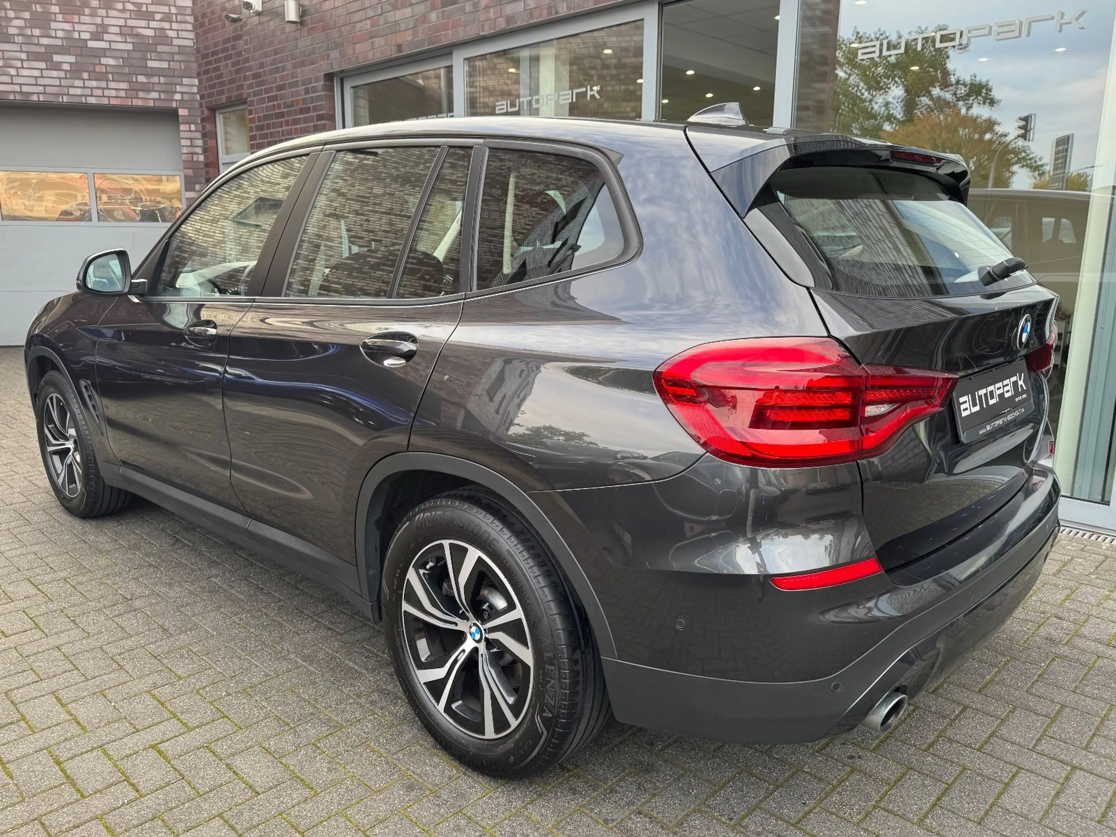 BMW X3 xDrive 20 d LM18°Head°Parking Assi°DAB°AHK°1 — photo 12