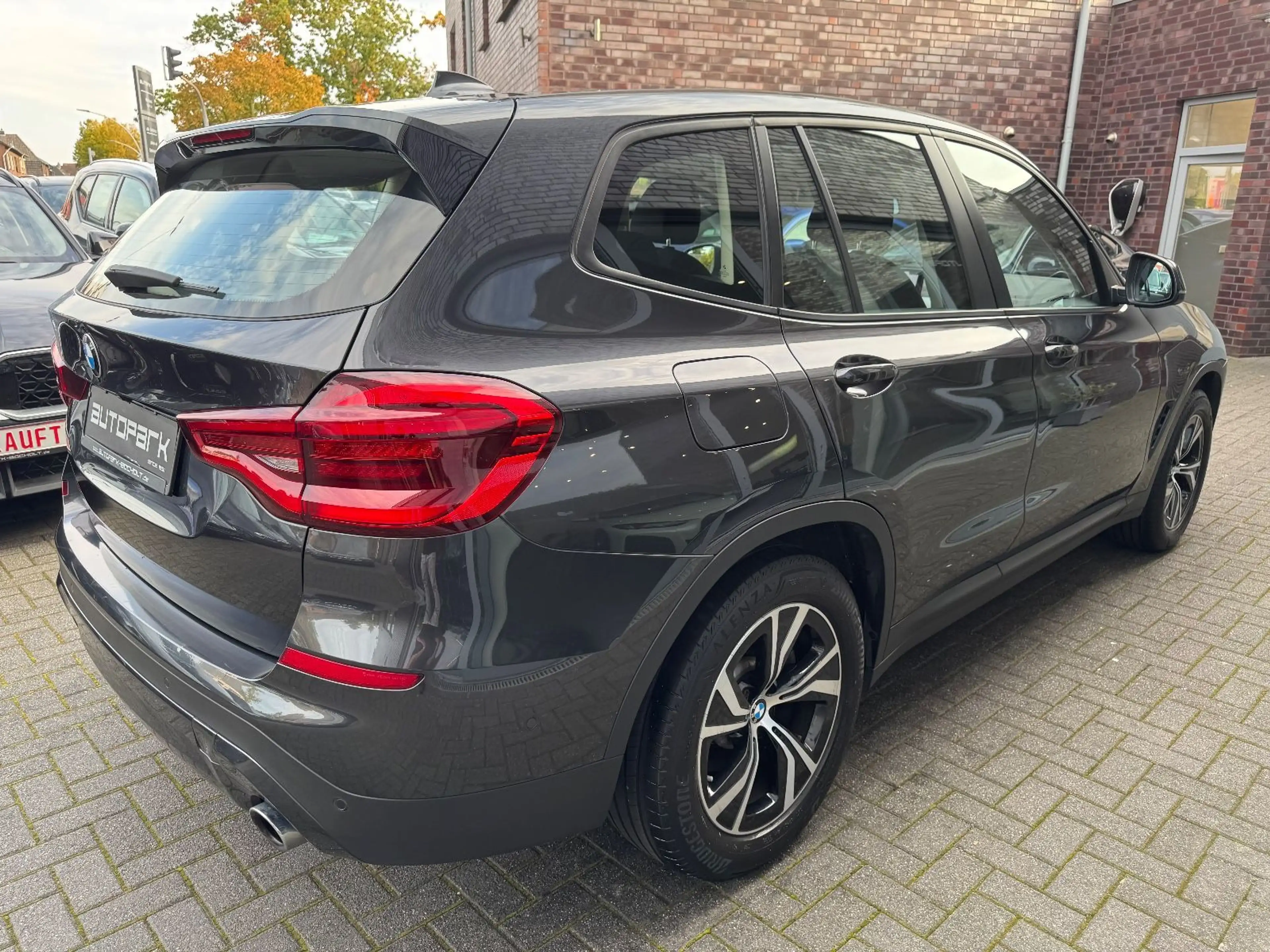 BMW X3 xDrive 20 d LM18°Head°Parking Assi°DAB°AHK°1 — photo 8
