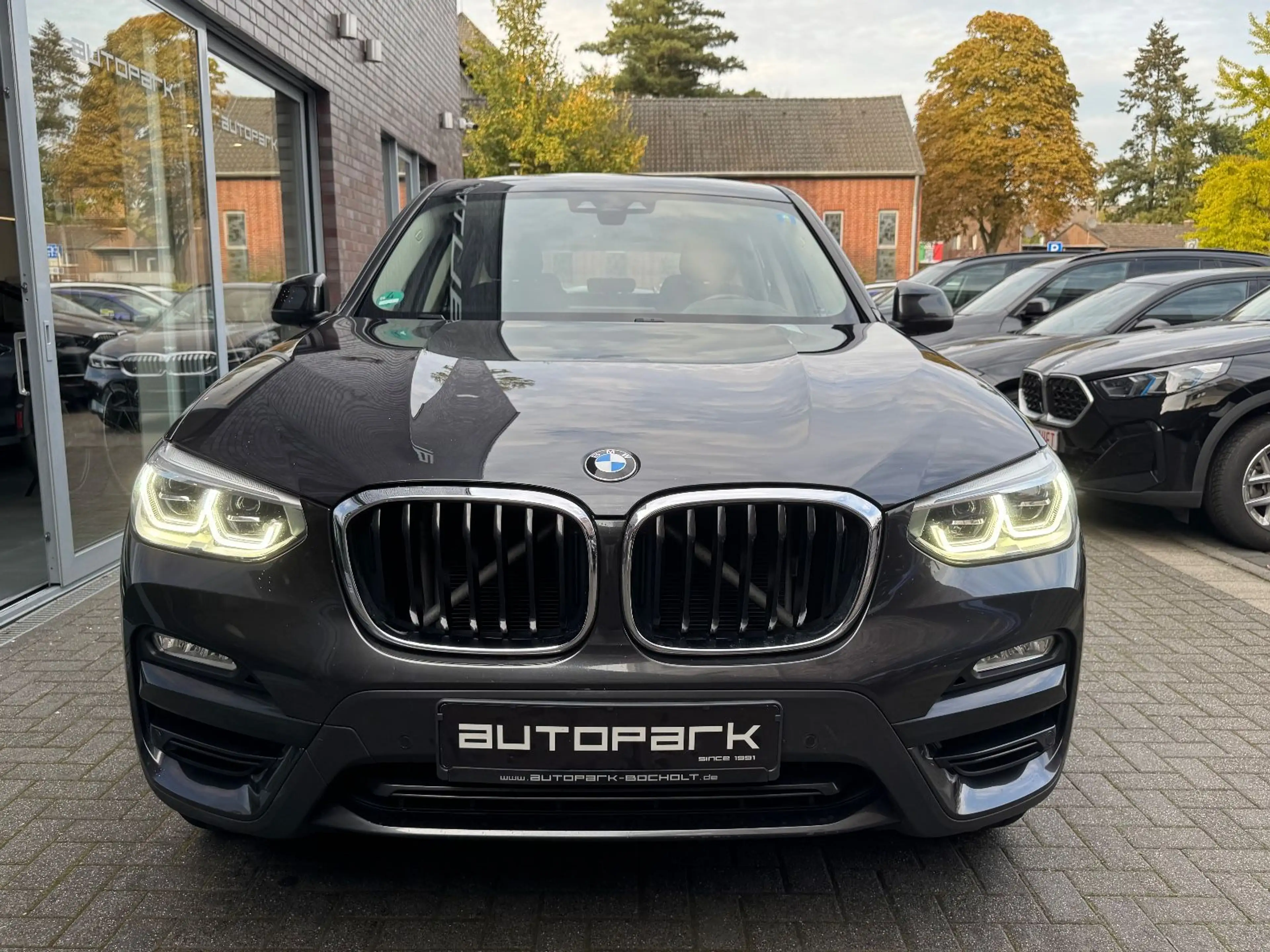 BMW X3 xDrive 20 d LM18°Head°Parking Assi°DAB°AHK°1 — photo 3