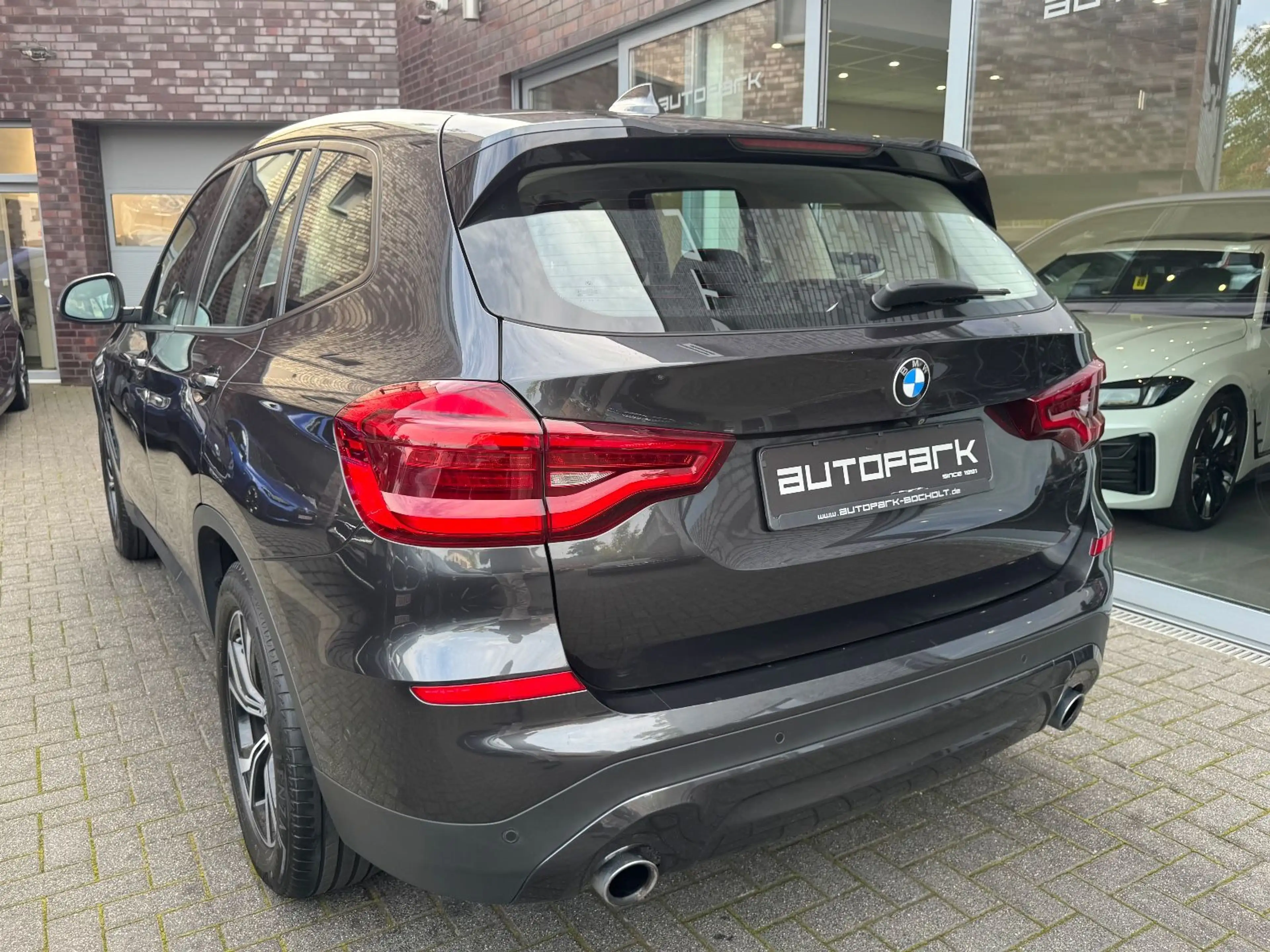 BMW X3 xDrive 20 d LM18°Head°Parking Assi°DAB°AHK°1 — photo 11