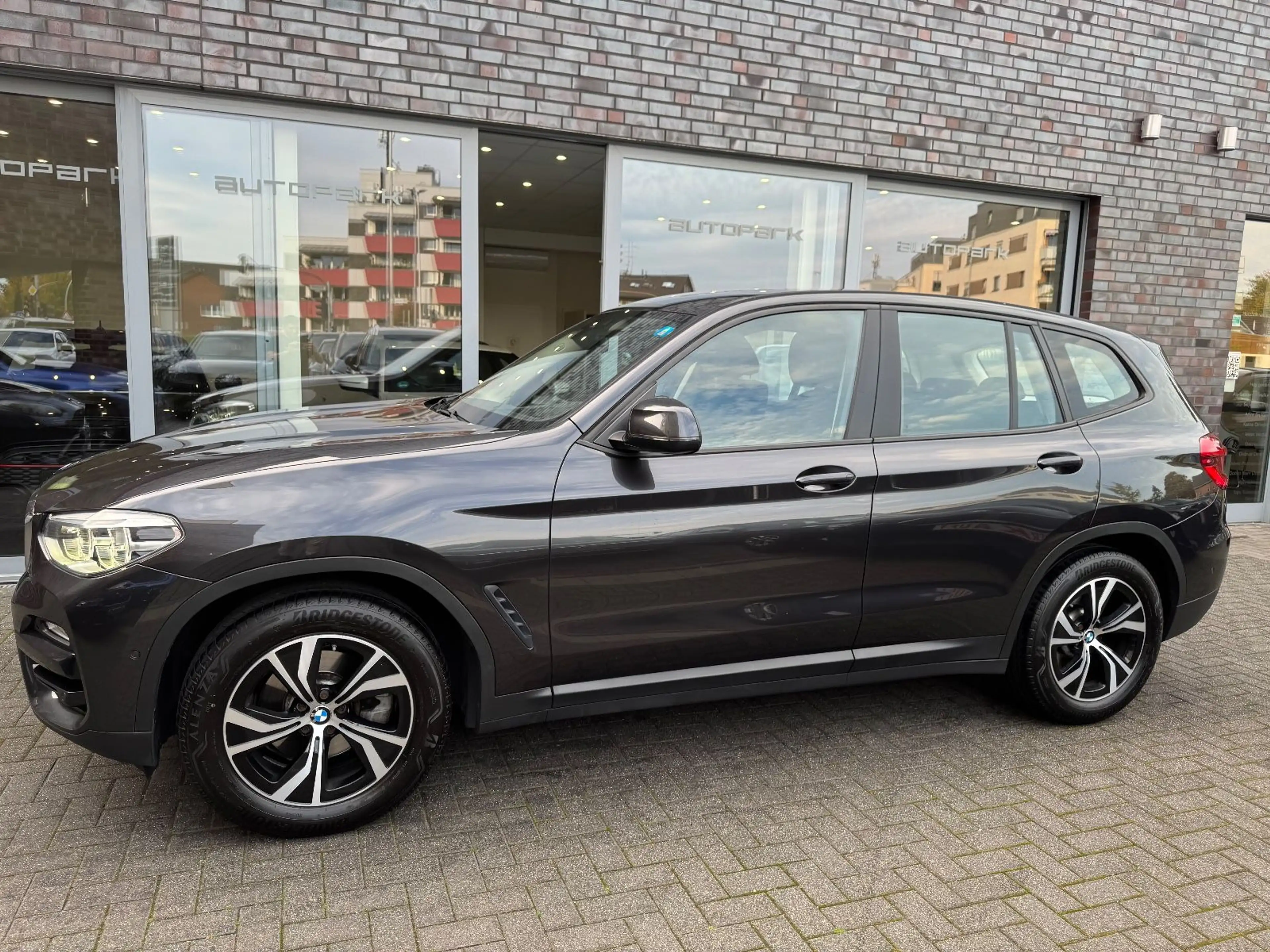 BMW X3 xDrive 20 d LM18°Head°Parking Assi°DAB°AHK°1 — photo 13
