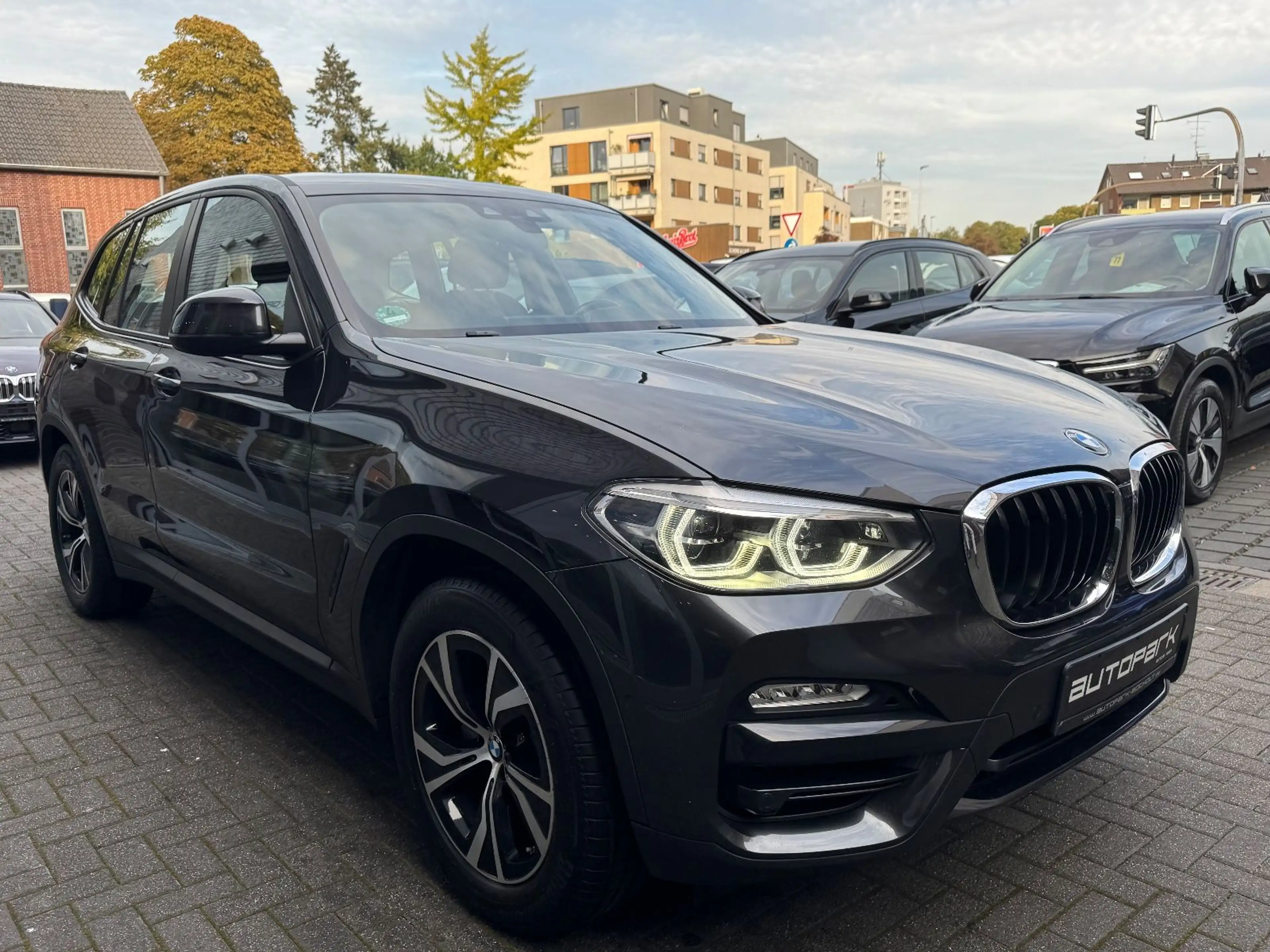 BMW X3 xDrive 20 d LM18°Head°Parking Assi°DAB°AHK°1 — photo 5
