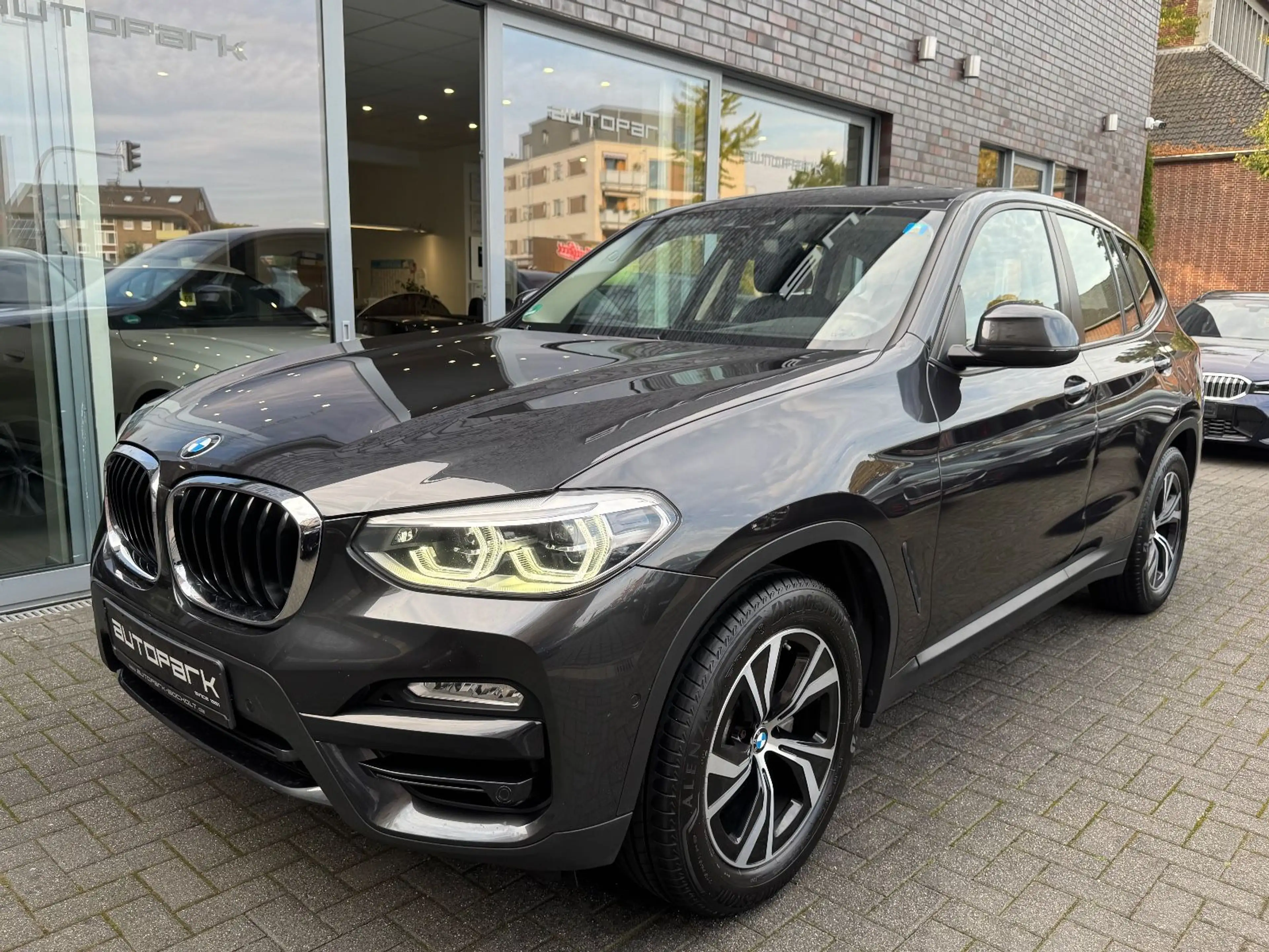 BMW X3 xDrive 20 d LM18°Head°Parking Assi°DAB°AHK°1