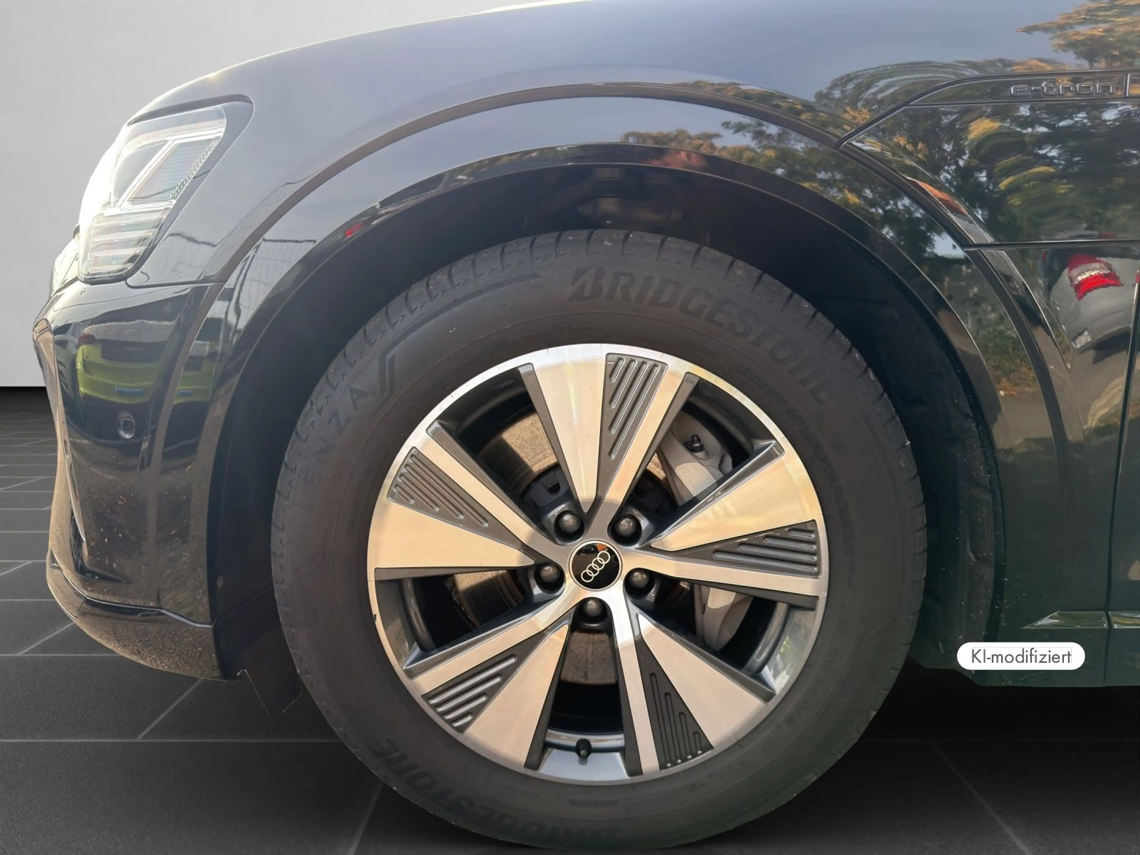 Audi Q8 e-tron 50 quattro advanced MATRIX P — photo 8