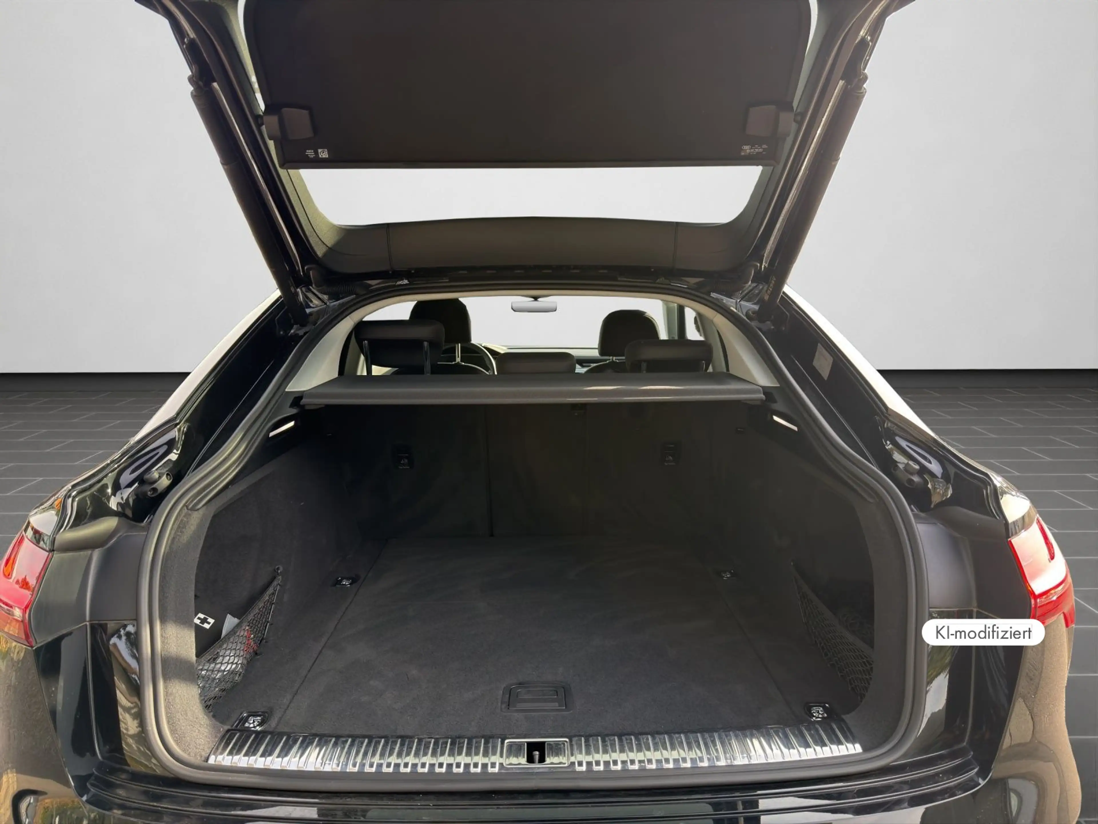 Audi Q8 e-tron 50 quattro advanced MATRIX P — photo 15