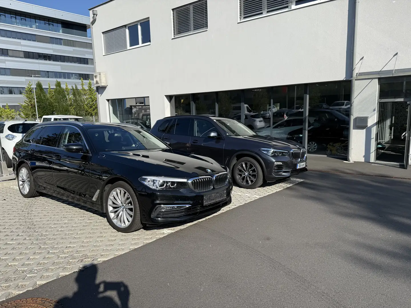 BMW 520 520d xDrive Sport Line viele Extras Touring Aut. Schwarz - 2