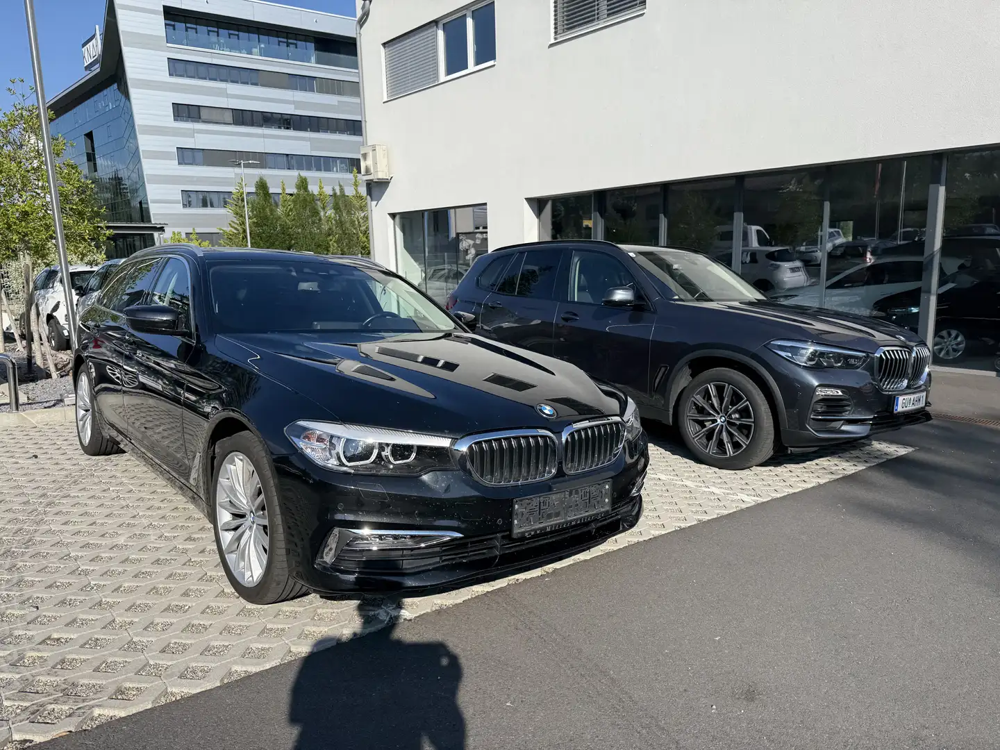 BMW 520 520d xDrive Sport Line viele Extras Touring Aut. Schwarz - 1