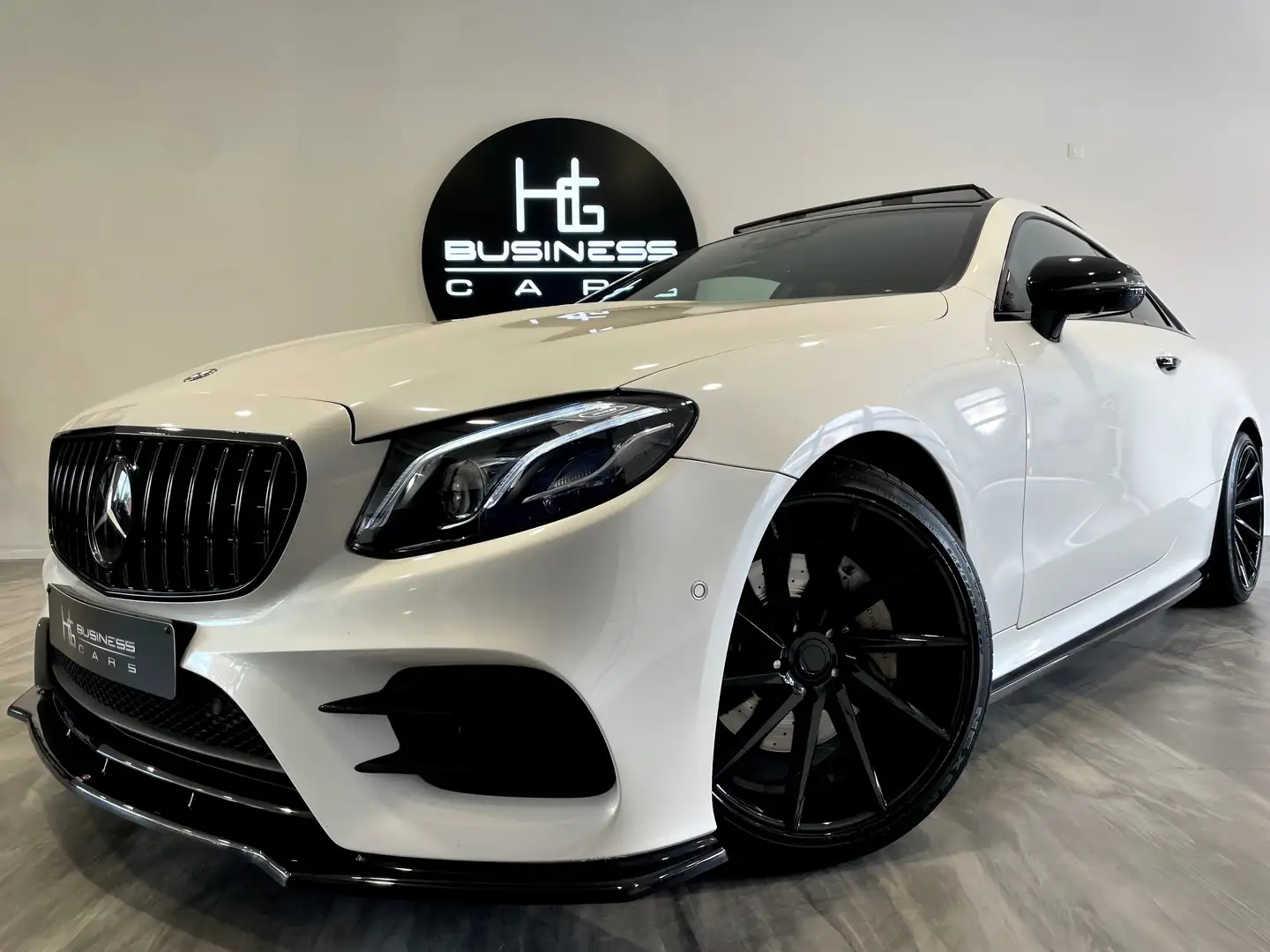 Mercedes-Benz E 220 d/ COUPE/ LOOK E63 AMG/ TOIT OUVRANT/ PACK NIGHT Blanc - 1