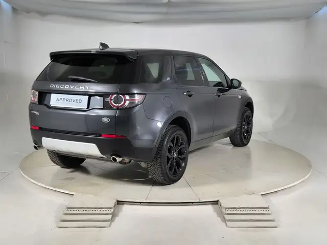 Land Rover Discovery Sport view 2