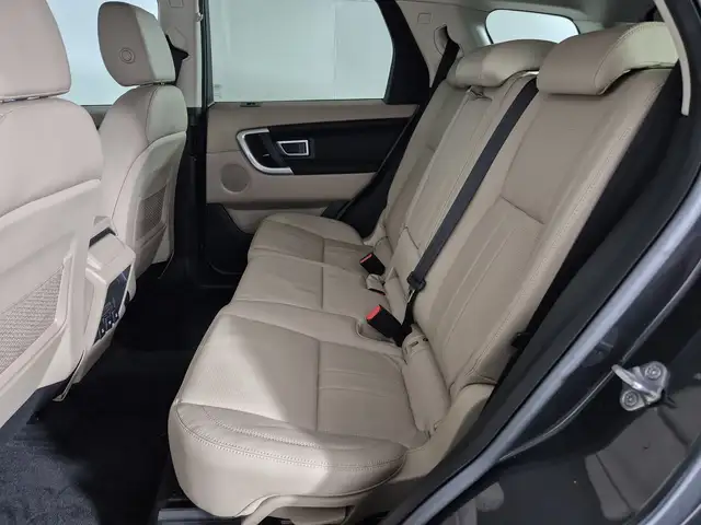 Land Rover Discovery Sport view 5