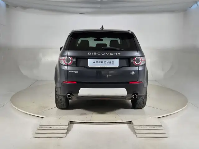 Land Rover Discovery Sport view 7