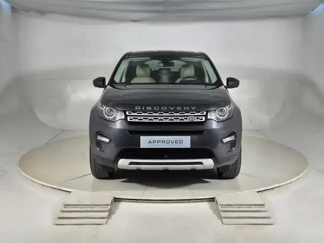 Land Rover Discovery Sport view 8