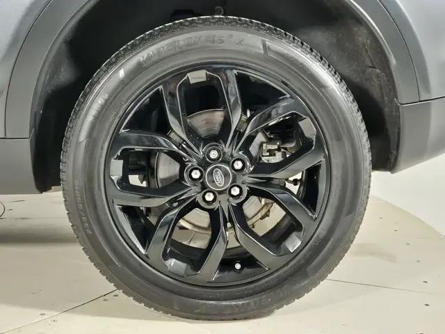 Land Rover Discovery Sport view 9
