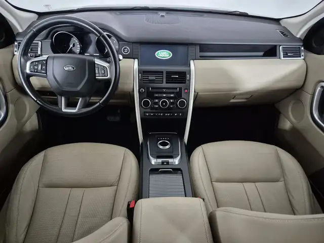 Land Rover Discovery Sport view 4