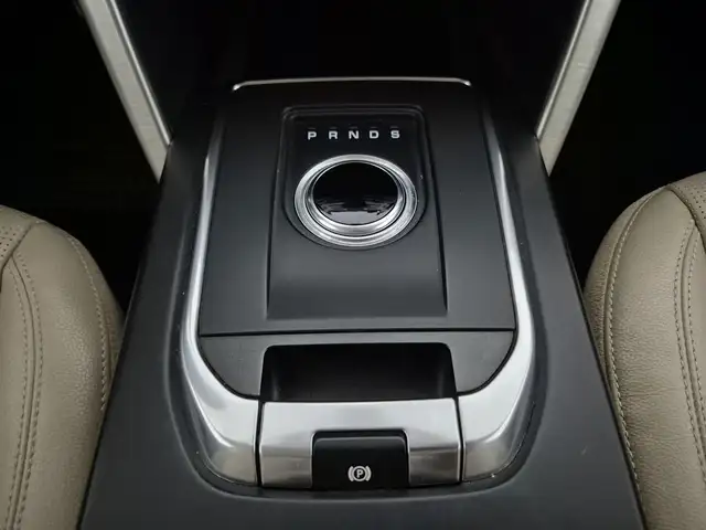 Land Rover Discovery Sport view 11