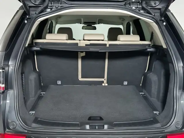 Land Rover Discovery Sport view 13