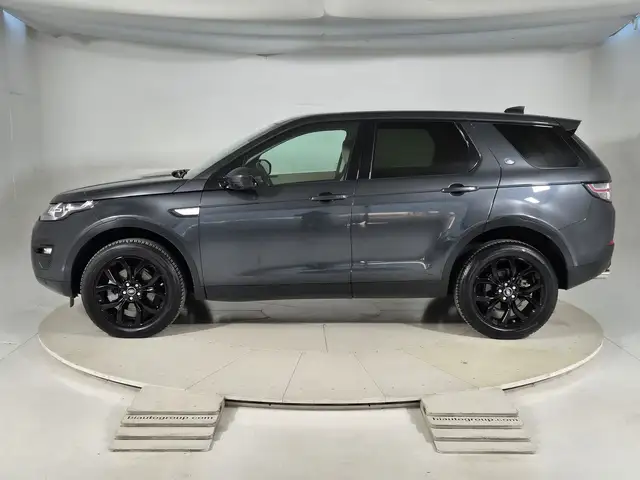 Land Rover Discovery Sport view 6