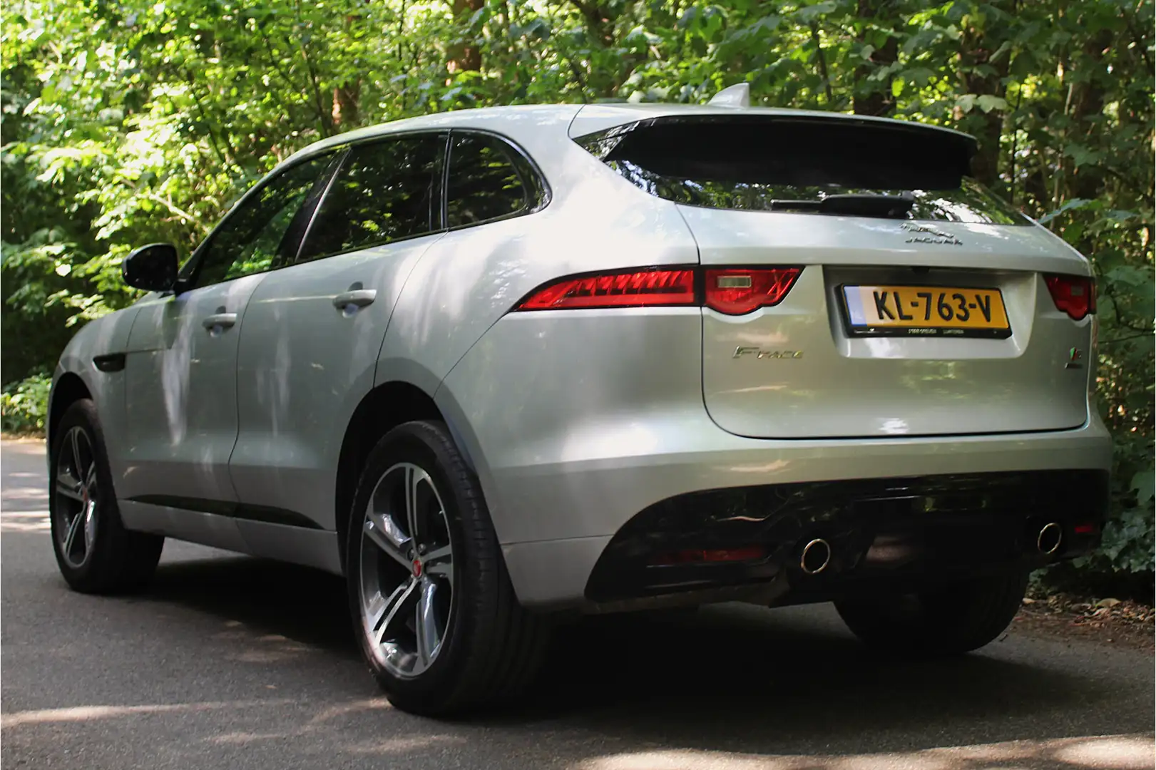 Jaguar F-Pace 3.0 S Sport First Edition AWD - 1e eig / pano / cr Gris - 2