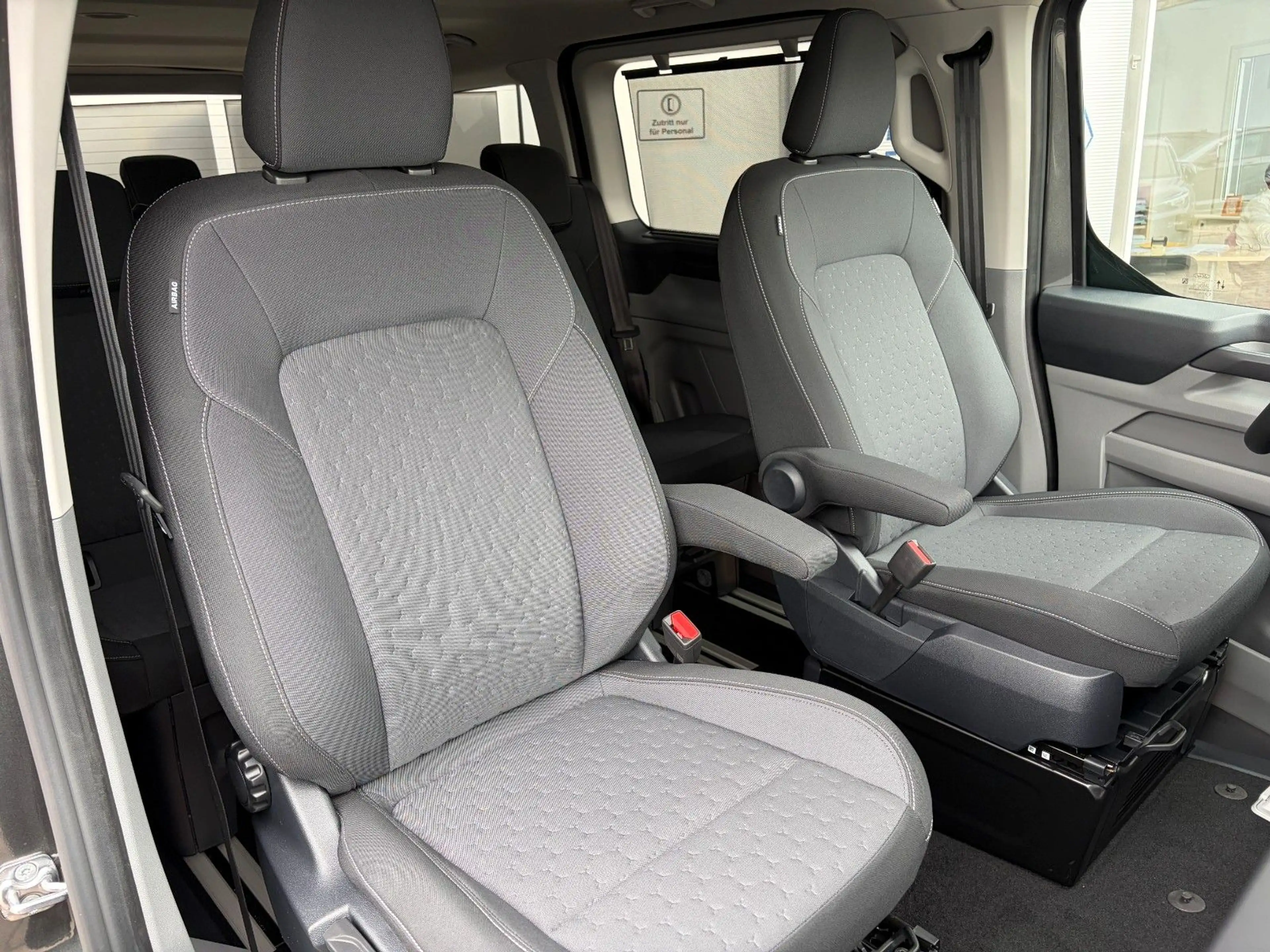 Ford Tourneo Custom 2.0 EcoBlue Aut. AWD Titanium 8SI — photo 6