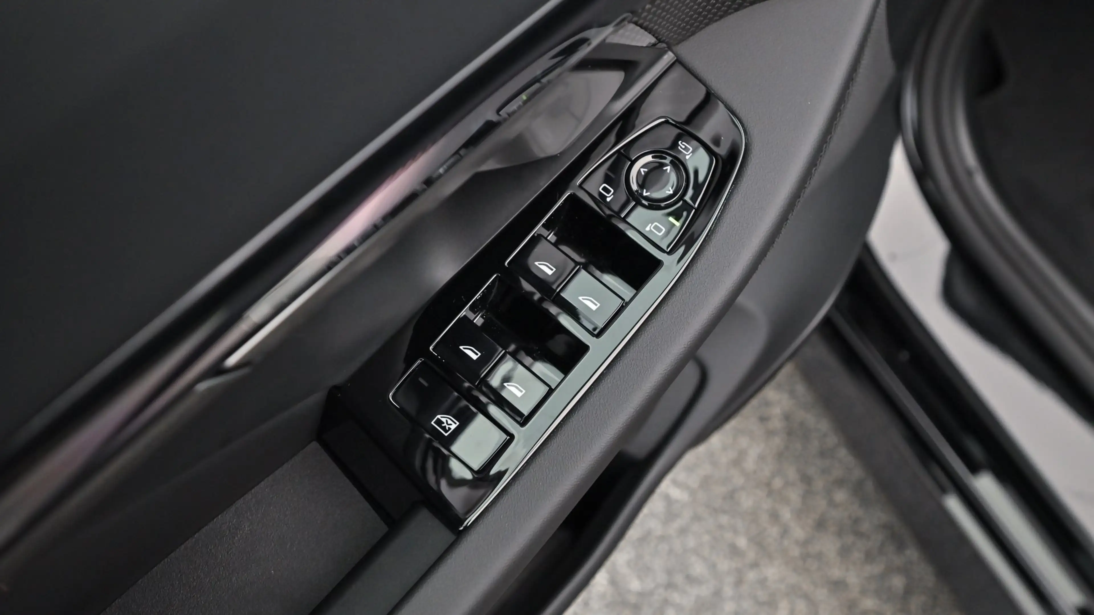 BMW i5 xDrive40 83,9kWh — photo 14