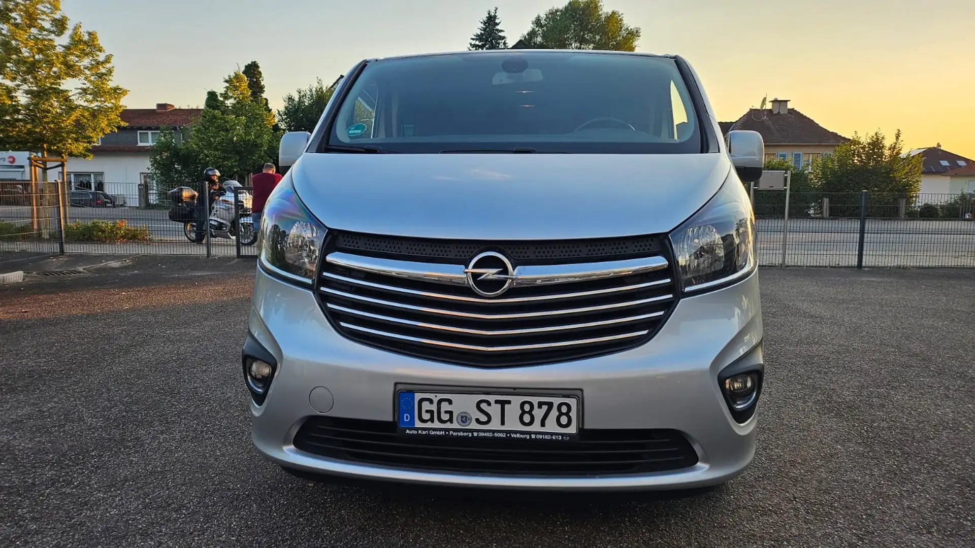 Opel Vivaro Combi L2H1  2,9t Grau - 2