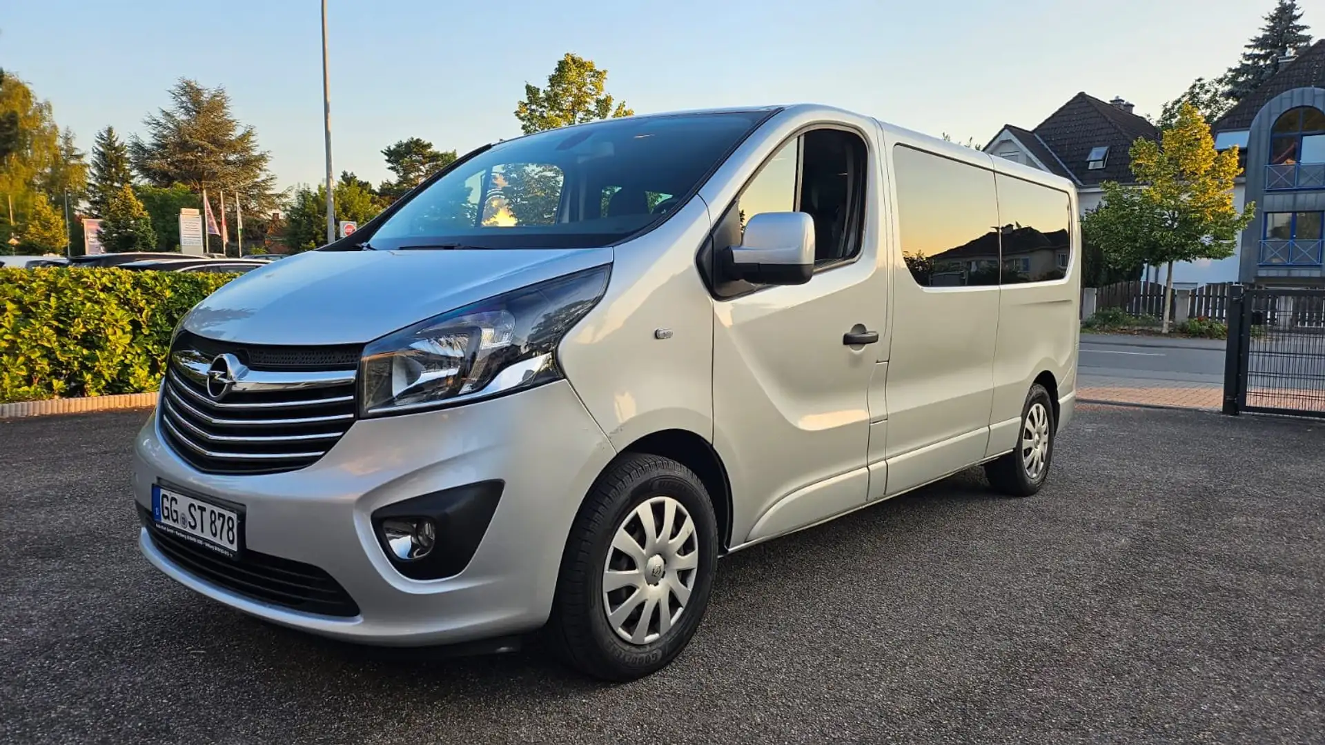 Opel Vivaro Combi L2H1  2,9t Grau - 1