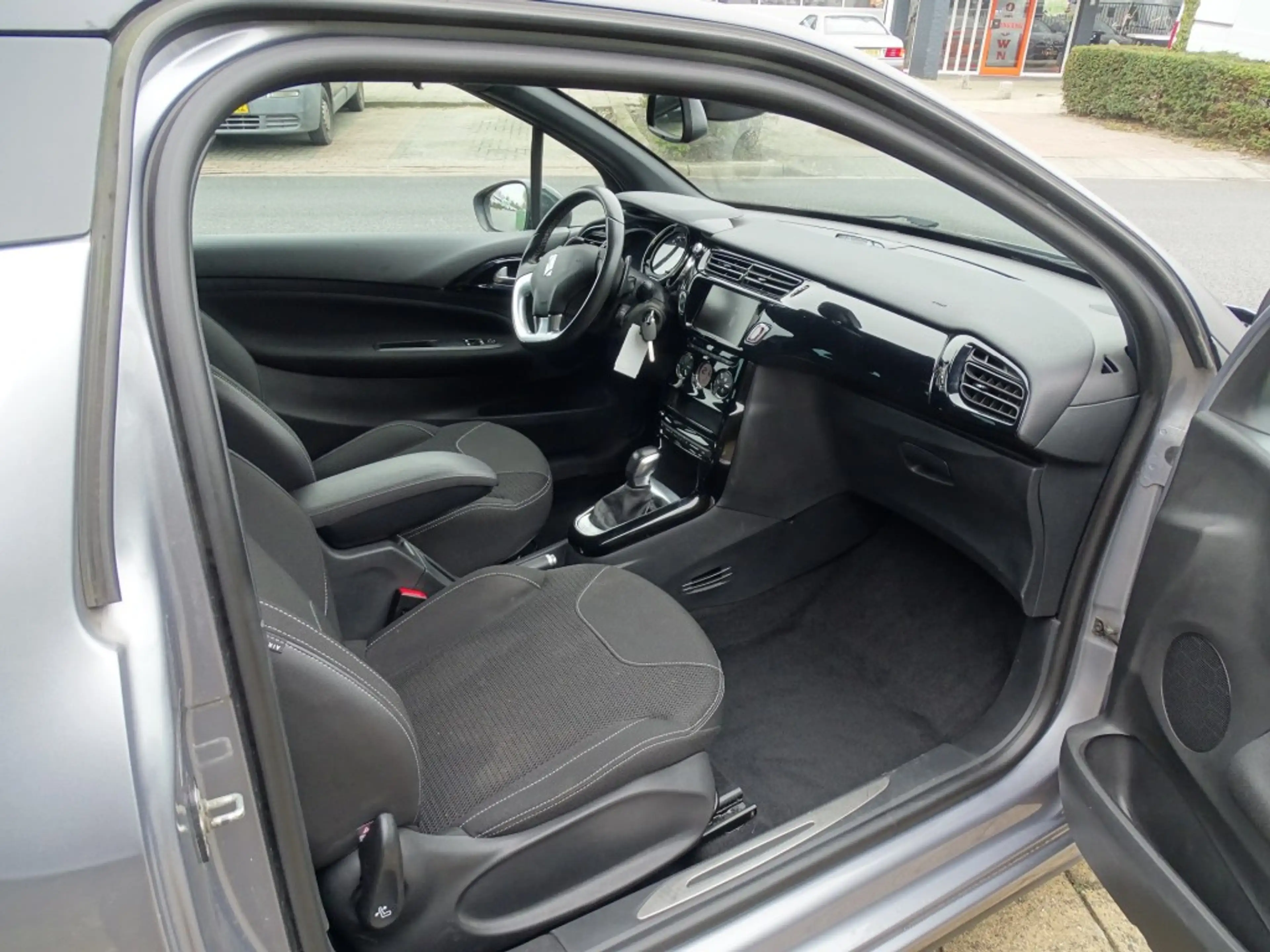 DS Automobiles DS 3 1.2 PT CON. CHIC-Clima-Navi-Led-Blth-Pdc-Came-Trkh — photo 9