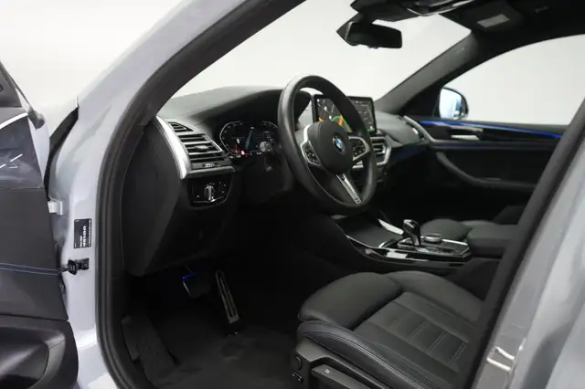 BMW X4 view 11