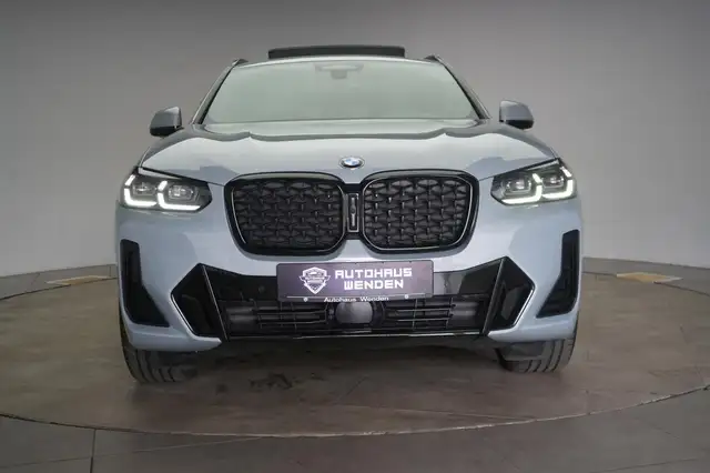 BMW X4 view 2