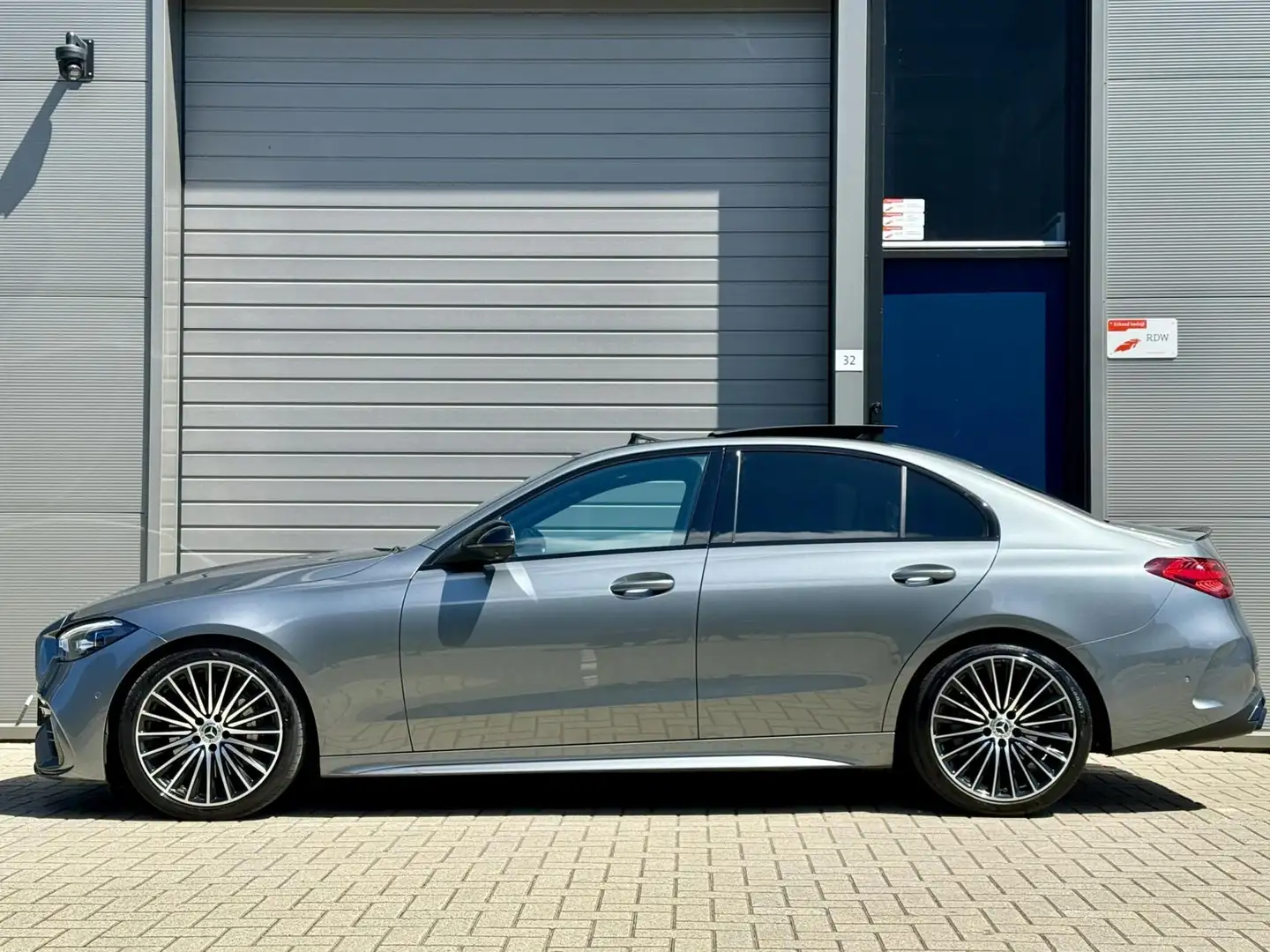 Mercedes-Benz C 300 AMG Burmester|Pano|360cam|Distr 1e eig Grijs - 2