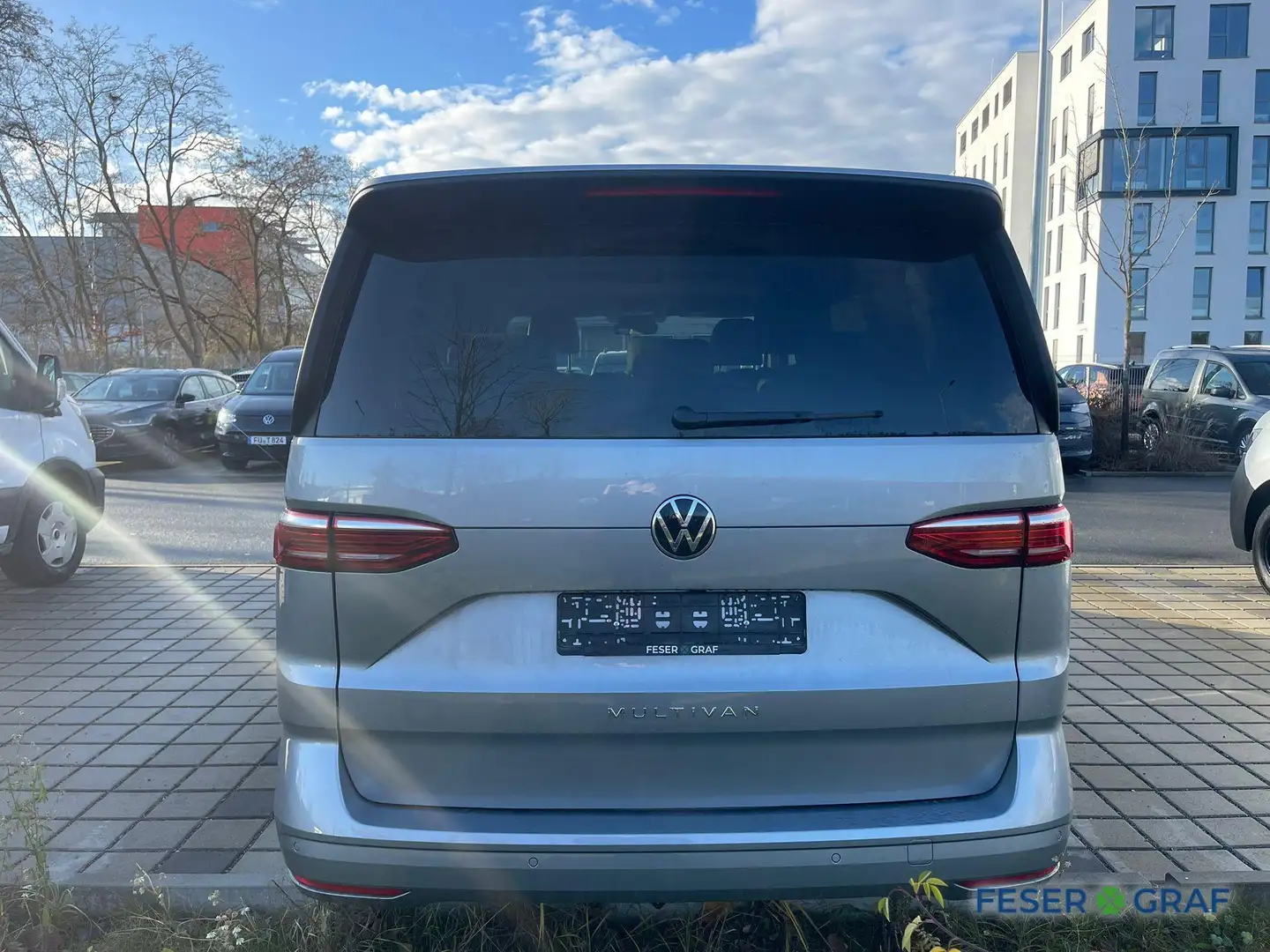 Volkswagen T7 Multivan Life 7-Sitzer 2.0 TDI Navi RK AHK Silber - 2