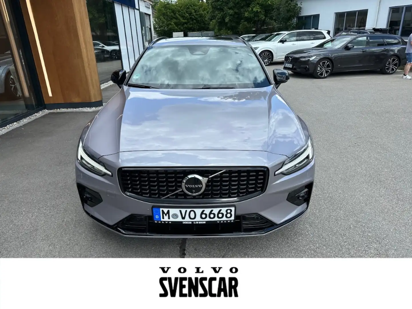 Volvo V60 B4 Plus Dark Benzin EU6e HUD Leder Digitales Cockp Silber - 1