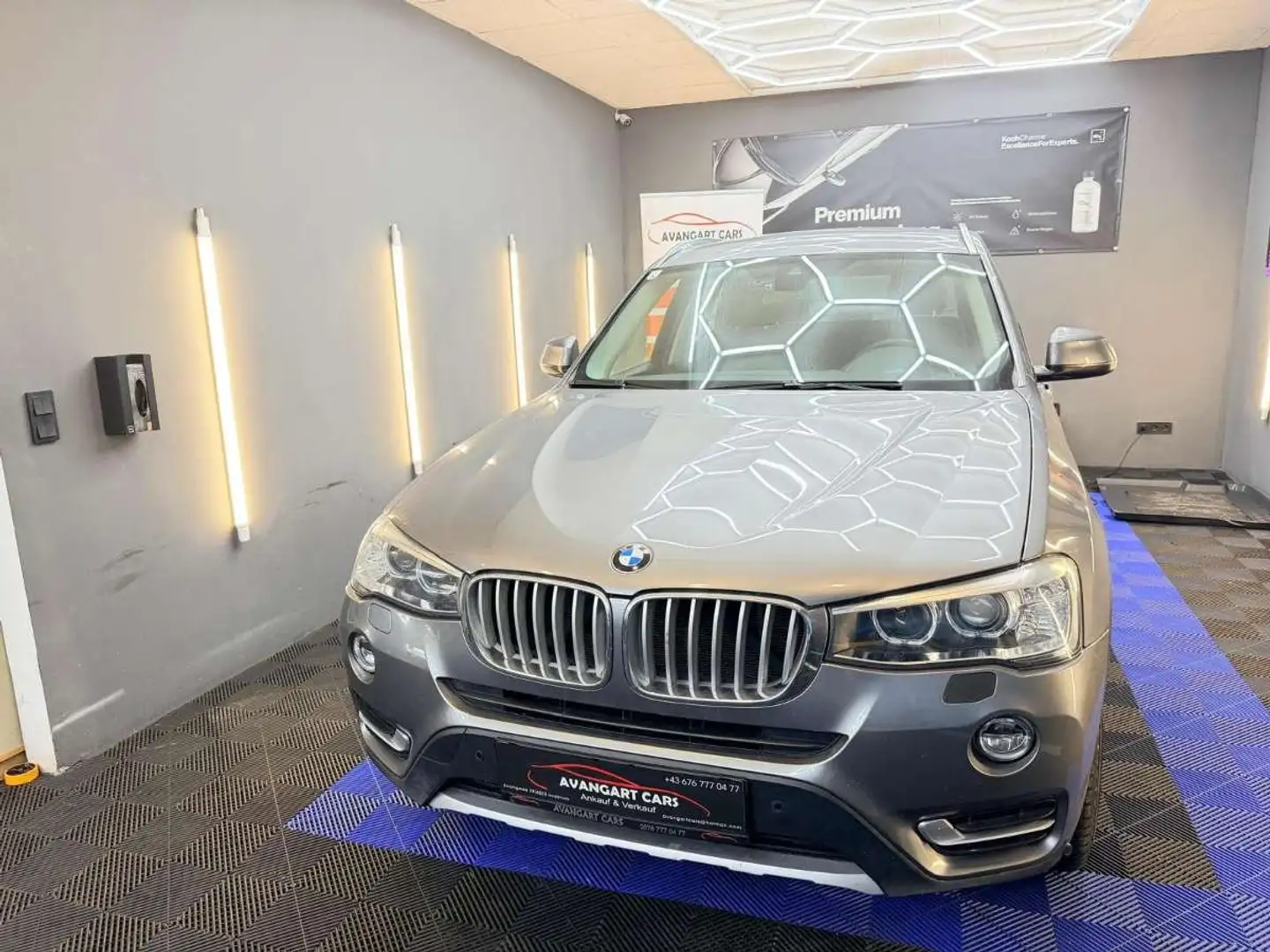 BMW X3 xDrive 20 d xLine Grau - 2