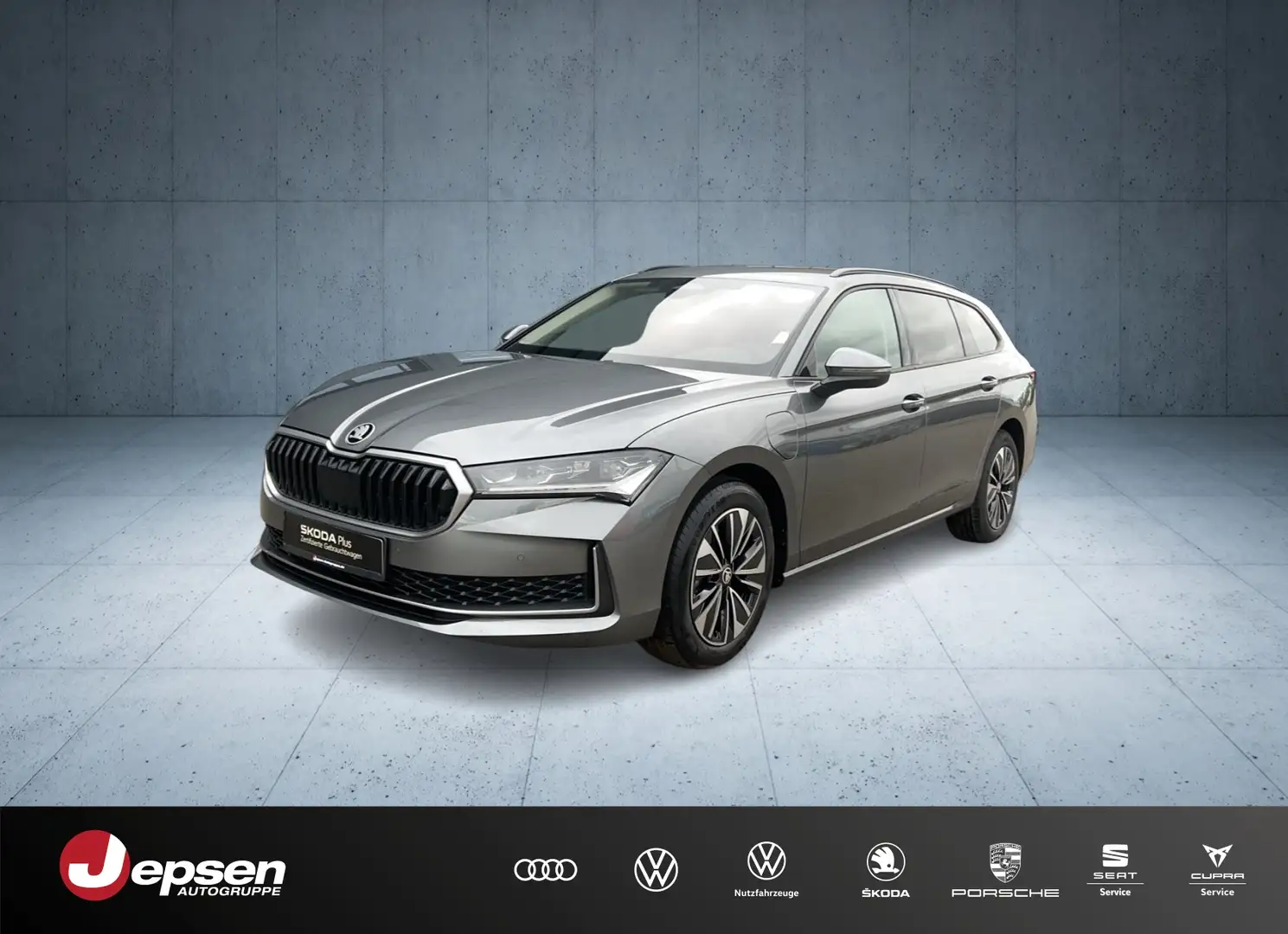 Skoda Superb Combi iV Selection PLUG-IN/AHK/NAVI/SHZ Grau - 1
