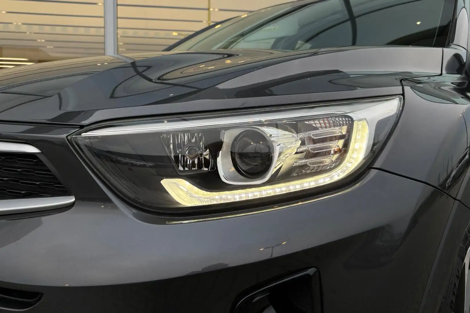 Kia Stonic 1.0 T-GDi ComfortPlusLine Navigator | Trekhaak | N Grau - 2