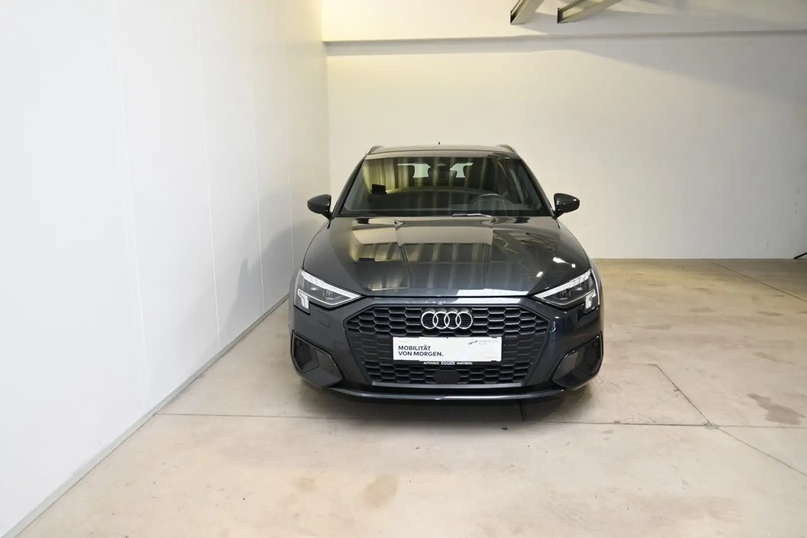 Audi A3 30 TDI intense Grau - 2