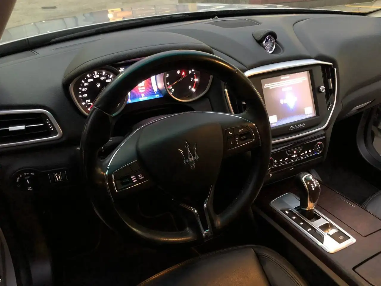 Maserati Ghibli снимка Maserati Ghibli