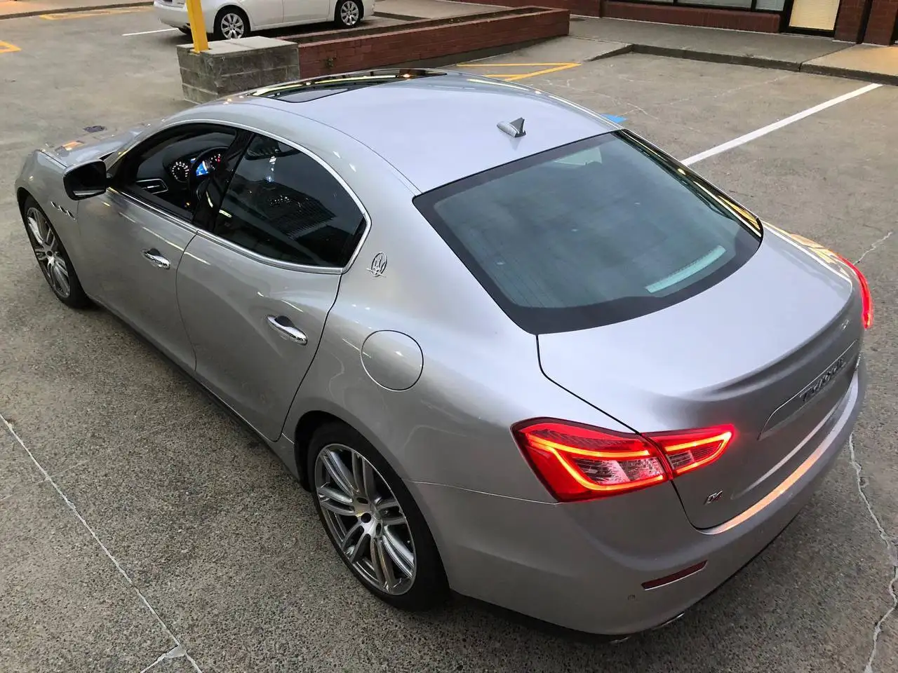 Maserati Ghibli снимка Maserati Ghibli