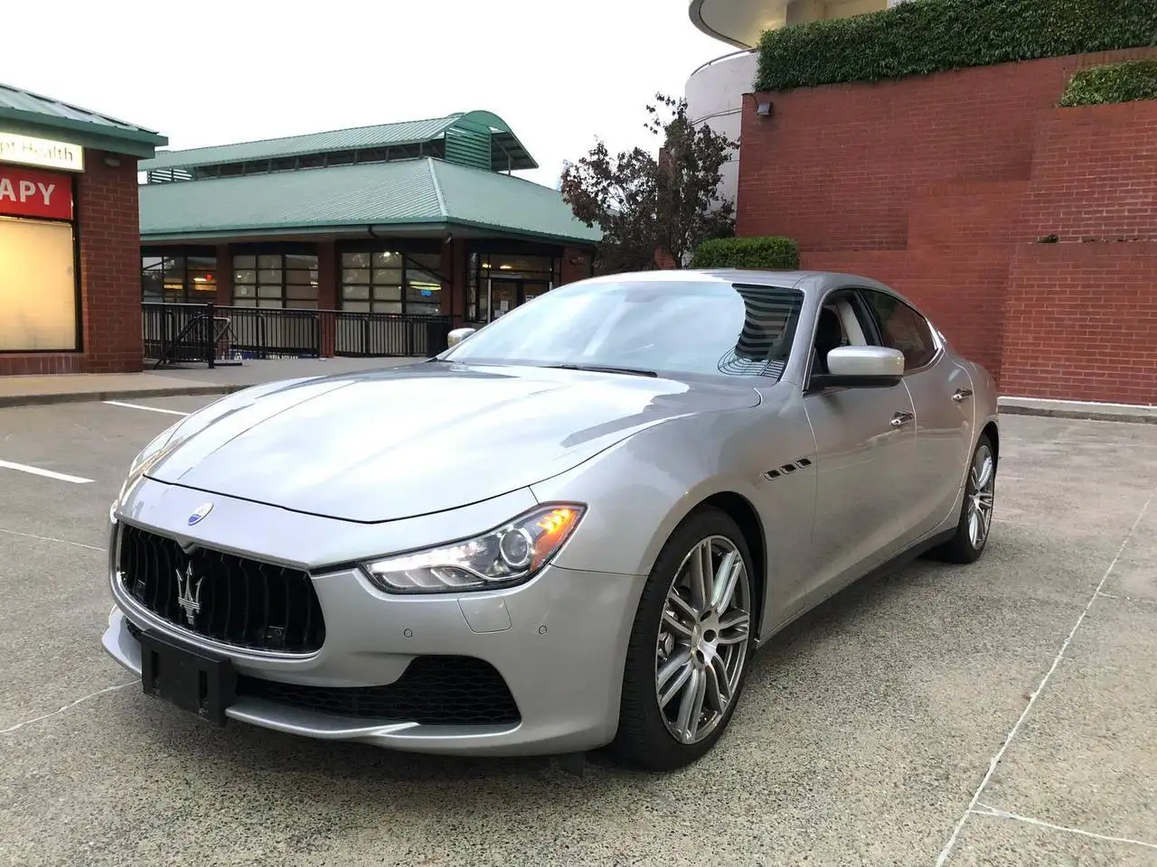 Maserati Ghibli снимка Maserati Ghibli