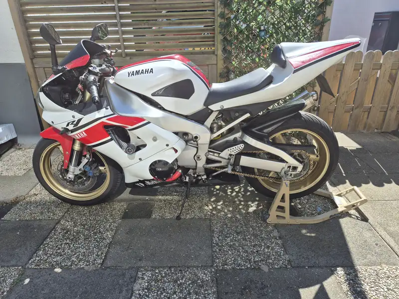 Yamaha YZF-R1
