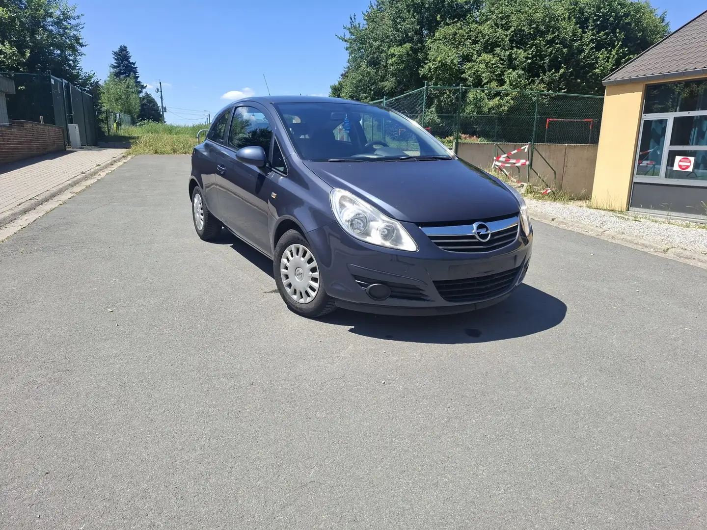 Opel Corsa 1.2i Enjoy Grijs - 1