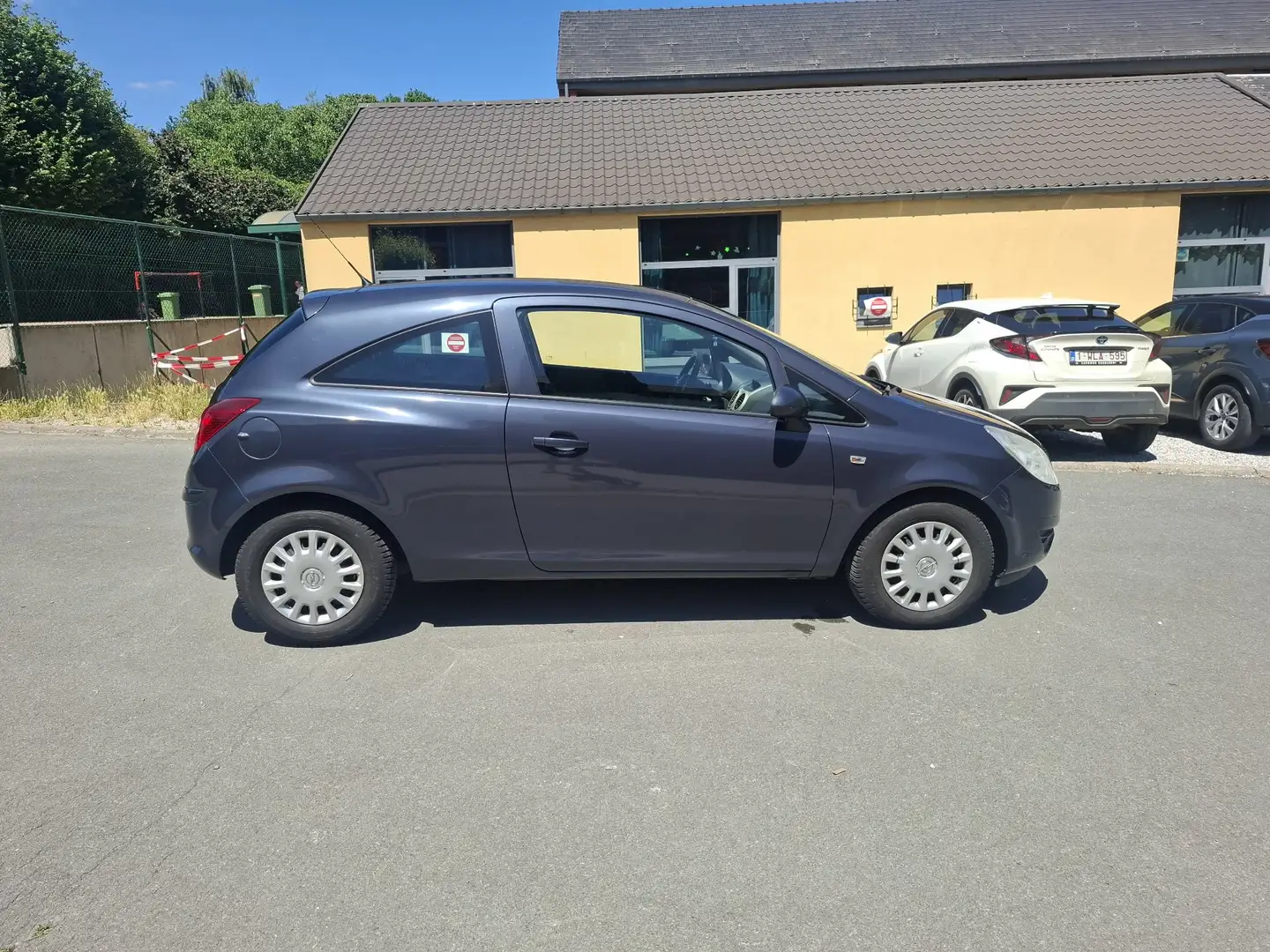 Opel Corsa 1.2i Enjoy Grijs - 2
