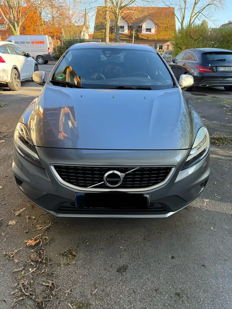Volvo V40 Momentum R-Design Grau - 2