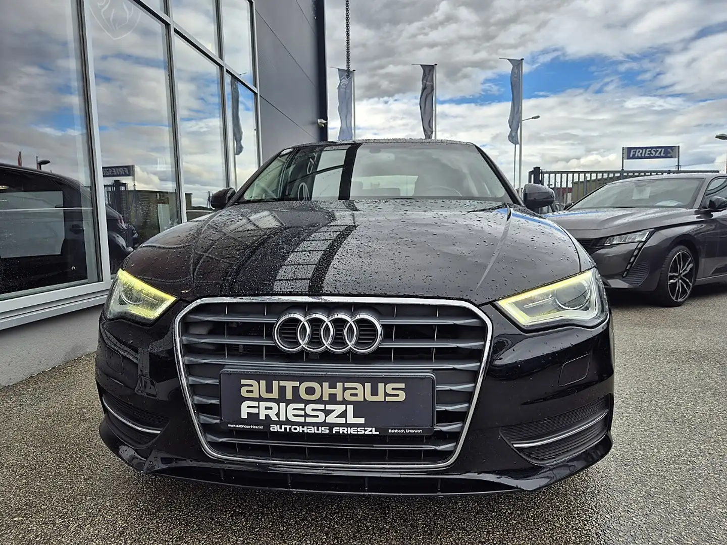 Audi A3 Sportback 1.6 TDI Ambiente Schwarz - 2
