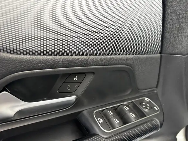 Mercedes-Benz B-Class view 15