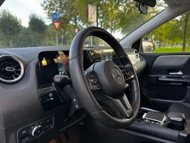Mercedes-Benz B-Class view 3