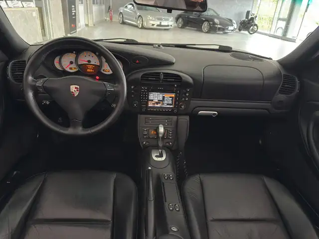 Porsche 911 view 10