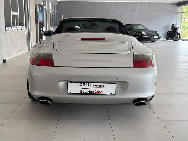 Porsche 911 view 4