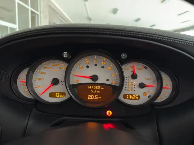 Porsche 911 view 12