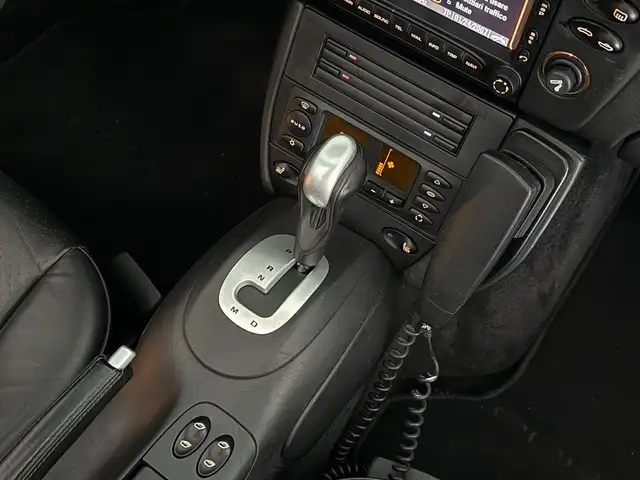 Porsche 911 view 11